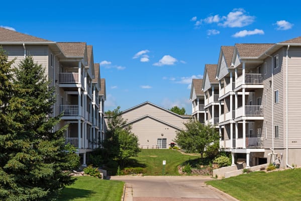 Platinum Valley Apartments property